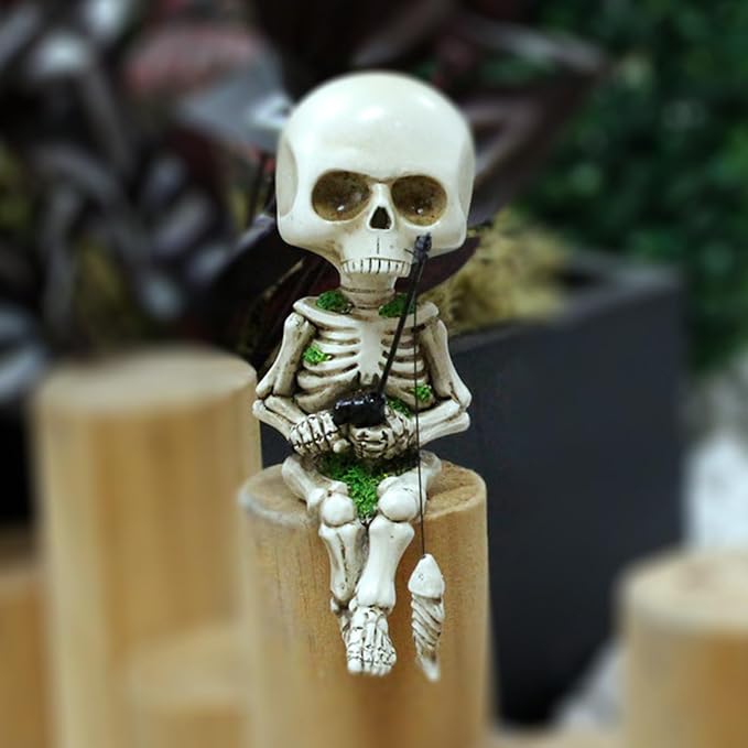 Christmas Fishing Skeleton Garden Accessory, Mini Skeleton Figurines Statue Decor for Fishing Enthusiast Gift Pond Fountain Waterfalls Poolside Gothic Home Office Desk Unique Holiday Ornament (1PCS)