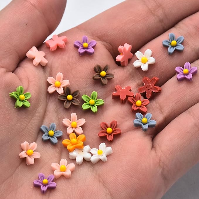 100PCS Mini Resin Daisy Flowers Dollhouse Mini Things Miniature Flowers for Crafts Tiny Things for Fairy Garden Dollhouse Micro Landscaping