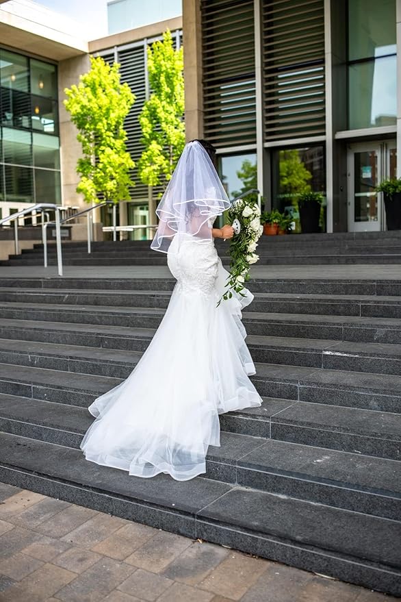 White Short Wedding Veil Pearl Rhinestone Bride Veils Bridal Veils Bachelorette Party Veil for Brides and Women