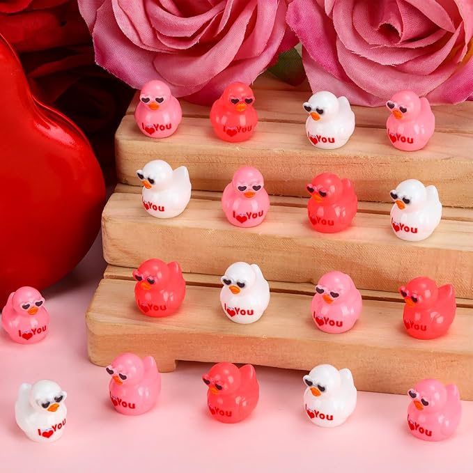 120 Pcs Valentines Day Resin Mini Ducks Valentine's Day Red Pink White Letter Tiny Resin Ducks Bulk Tiny Miniature Duck Figures for Home Tabletop Micro Garden Landscape Decoration Craft Party Favors