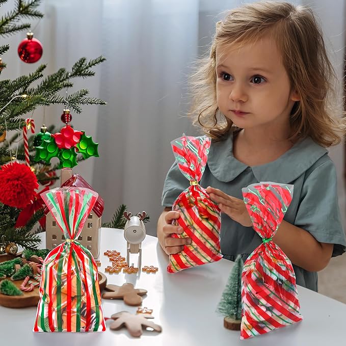 Aodaer 100 Pcs Christmas Cellophane Bags, 10.6 x 5.1 Inch Classic Red Green Plastic Candy Bags, Polka Dot Stripes Printed Pattern Goodie Gift Bag with Twist Ties for Christmas Birthday Party Supplies