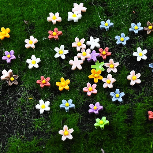 100PCS Mini Resin Daisy Flowers Dollhouse Mini Things Miniature Flowers for Crafts Tiny Things for Fairy Garden Dollhouse Micro Landscaping