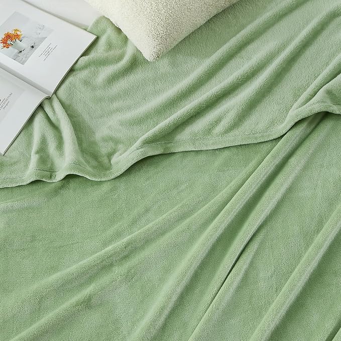 Hansleep Fleece Sage Green Throw XL Blanket, Super Soft Flannel Fuzzy Plush Cozy Blanket for All Seasons, Sage Green, Throw XL 50x70 Inches